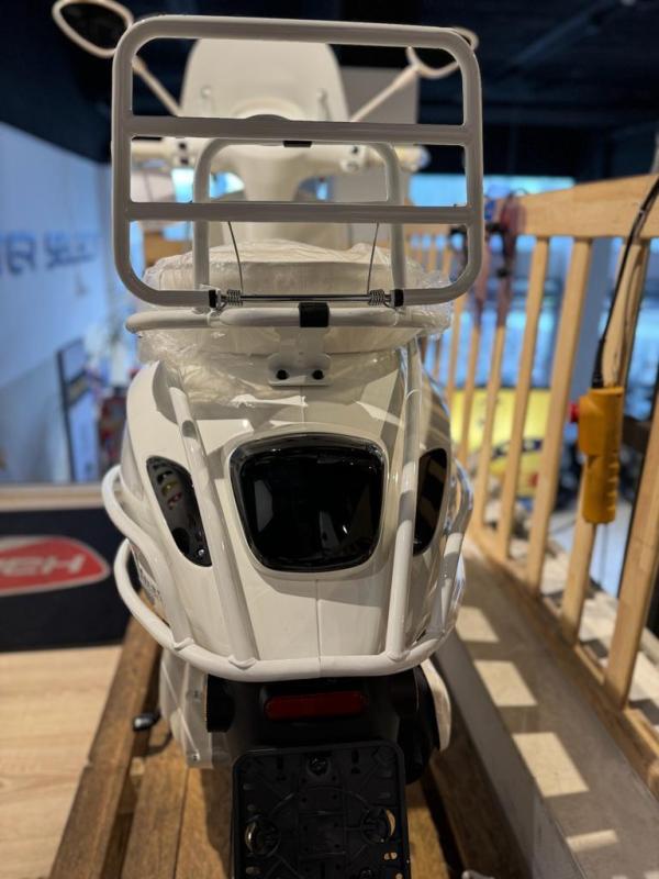 Vespa Sprint S Custom White / White Edition Uniek! - Afbeelding 4